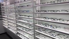在上海配眼镜是选择临街店铺还是写字楼店铺比较好？